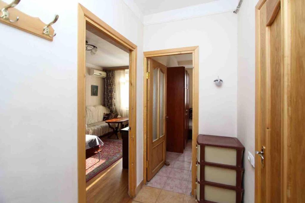 Cozy Apartment In The Center Of Ереван Экстерьер фото